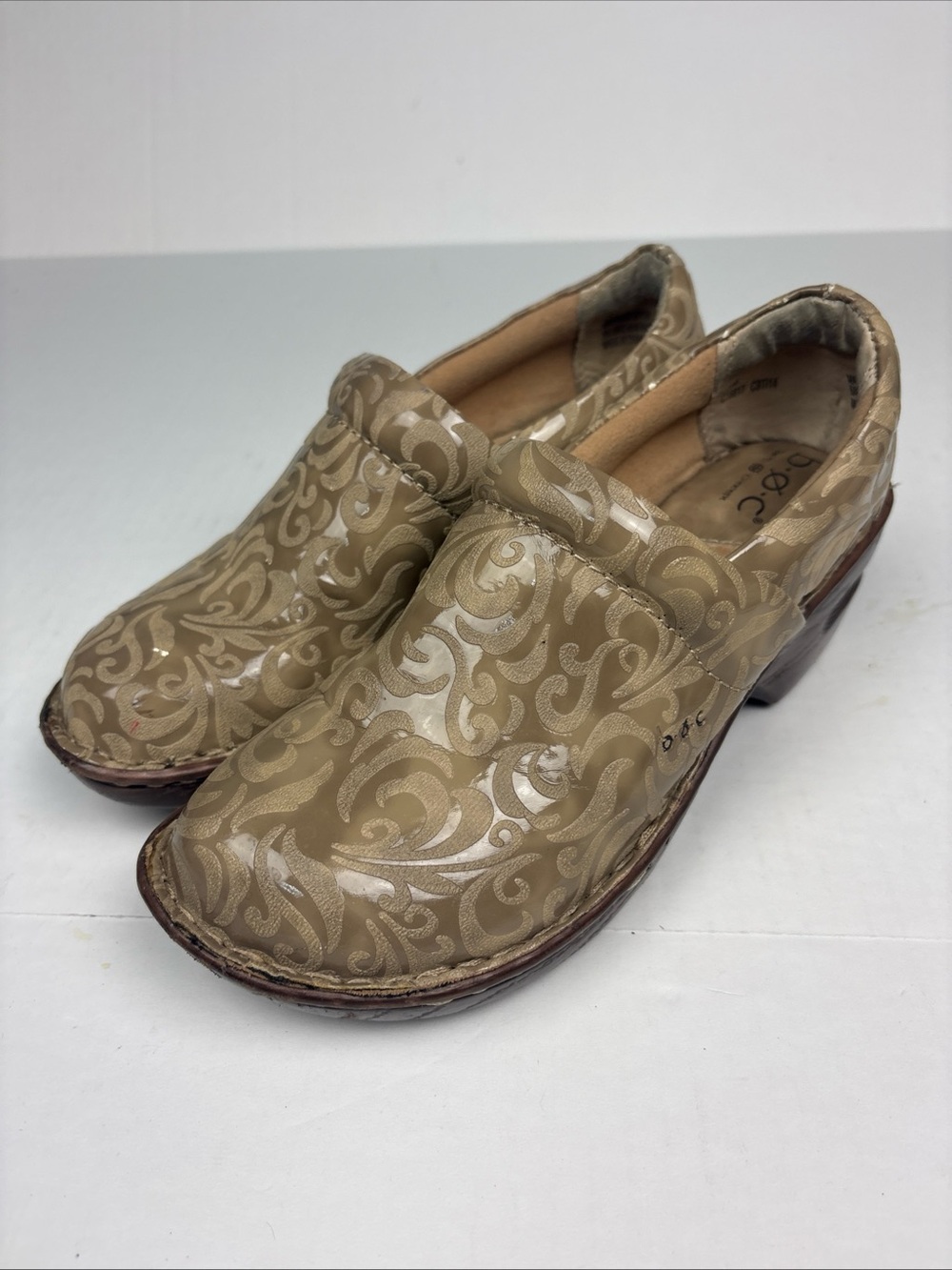 BOC Born Concept Peggy Women Size 7 Clogs Tan Paisley Scroll Embossed Slip On